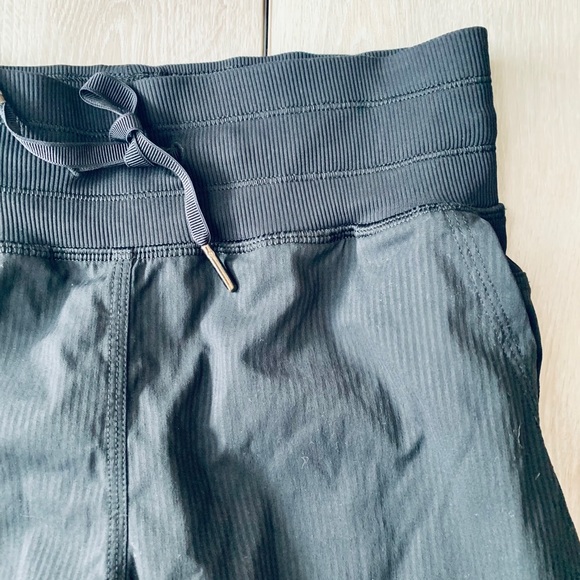 Lululemon Dance Studio Crop Black Size 2 - Picture 3 of 7